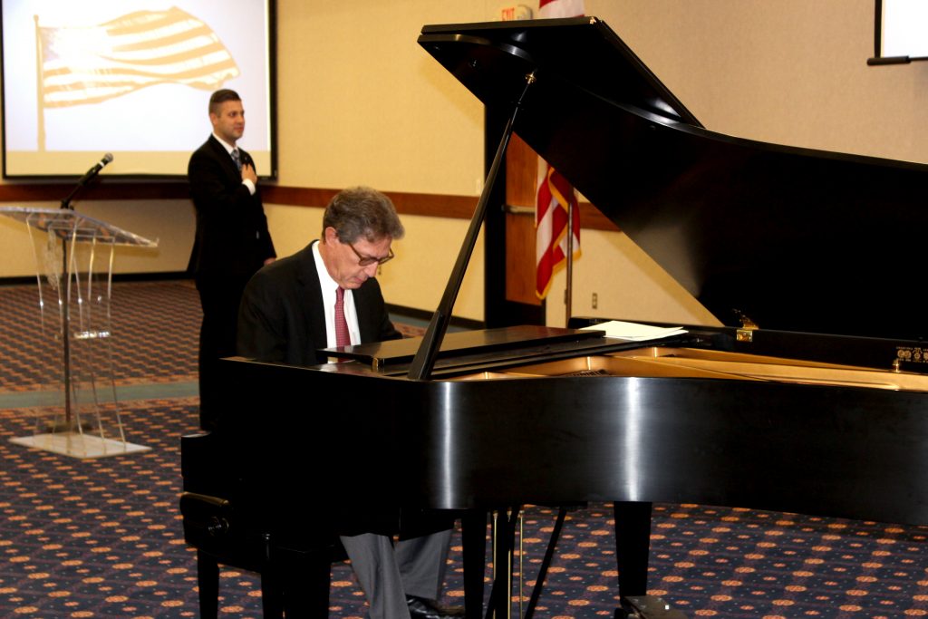Internationally-renown pianist Peter Simon played “The Star Spangled Banner” at the opening of the Seminole Chamber of Commerce Forum Nov. 8.