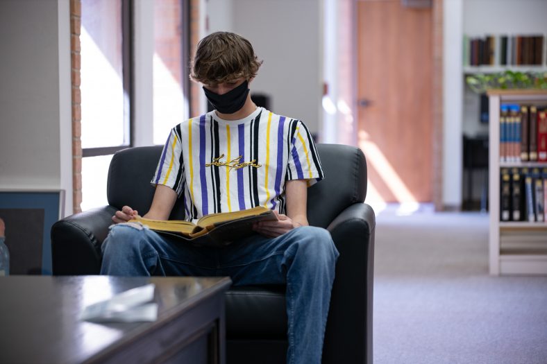 Student utilizes the Boren library on Seminole State's campus to study.