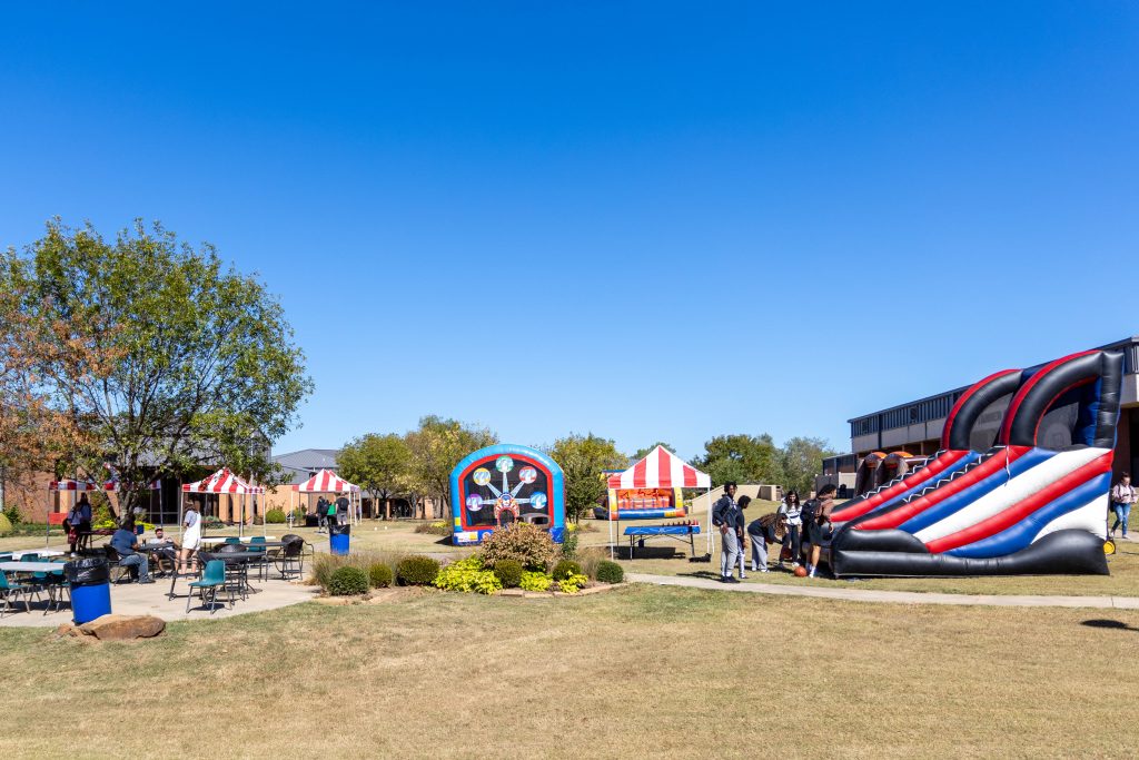 Students attending the SSC 2021 Fair Day enjoy basketball shooting, ring toss and more.