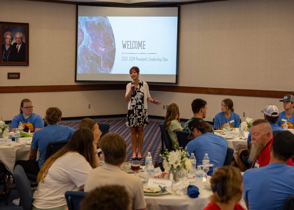 (pictured) Vice President for Academic Affairs Dr. Amanda Estey welcomes the incoming freshman of the Seminole State College President’s Leadership Class at an orientation event on Aug. 11.