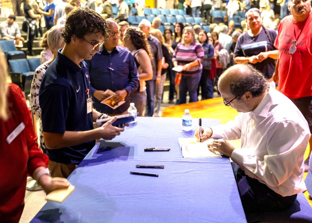 Grann (right) autographs a copy of his nonfiction novel for SSC Student Government President Benjamin Parker (left).