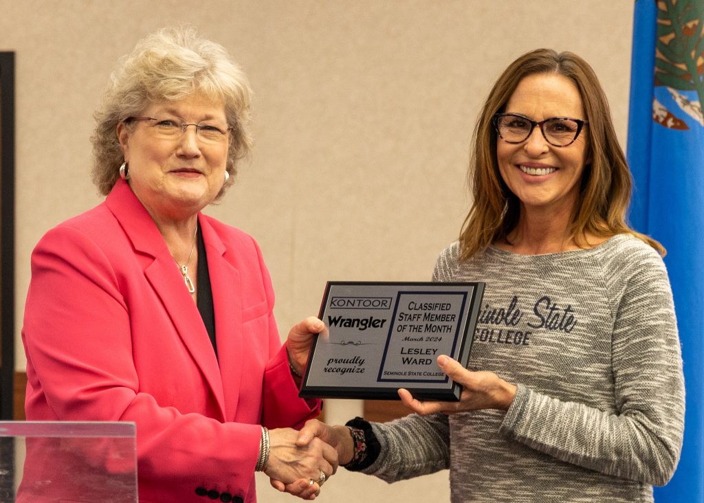 President Reynolds (left) presents Bookstore E-Commerce Specialist Lesley Ward with the Staff Member of the Month award at the Seminole Chamber of Commerce Forum on March 14.