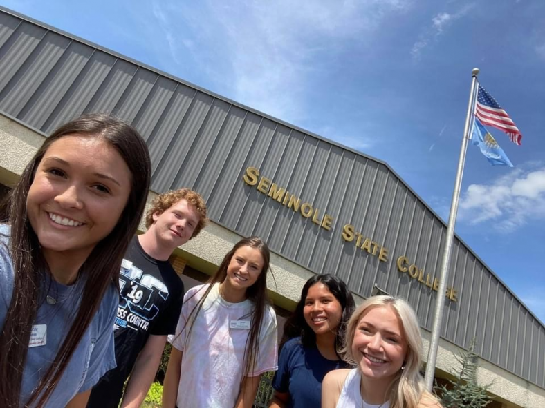 Seminole State College President’s Leadership Class students toured campus during their orientation on Aug. 13 and participated in a photo scavenger hunt. Jaycee Johnson, Prague; Frank Bourlon, Bethel; Anna Kelsey, Tecumseh; Cynthia Bui, Shawnee; and Erin Bronson, Shawnee snap a shot of the flagpole in front of the main classroom building – Tanner Hall. Classes began Monday with enrollment continuing through Friday, Aug. 20.