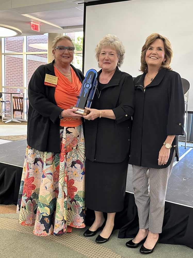 SSC President Lana Reynolds (center) received the 2023 Distinguished Leadership Award at Leadership Oklahoma’s Fall Forum on Oct. 19 in Tulsa. Pictured alongside Reynolds is Chair of the Leadership Oklahoma Board Sammye Cravens (left) and Leadership Oklahoma President and CEO Dr. Marion Paden (right).
