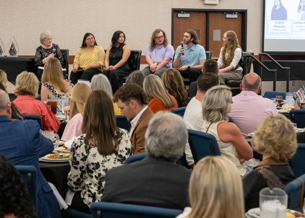 In this photo, SSC President Lana Reynolds interviews this year’s Outstanding Student honorees during the Spring Recognition Banquet. Pictured (left to right) are: President Reynolds, Cednei Hulbutta of Wewoka, Caitlin Nuttall of Midwest City, Caden Pothorst of Prague, Troy Edwards of Davenport, and Bailey Galleciez of Seminole.