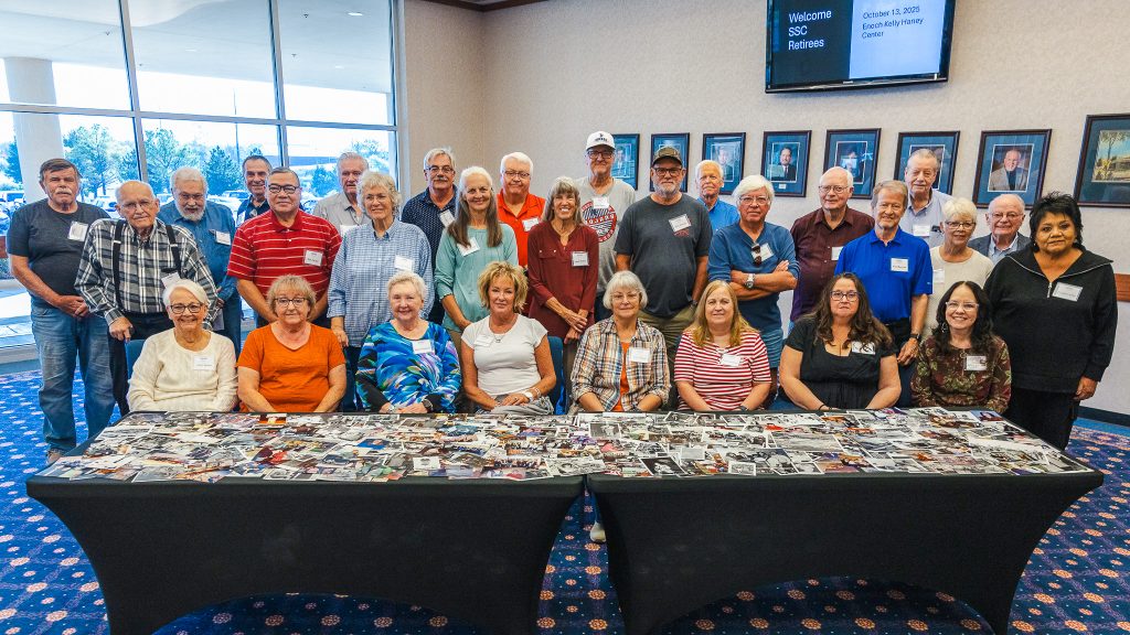 Group of retired SSC employees pose for photo.