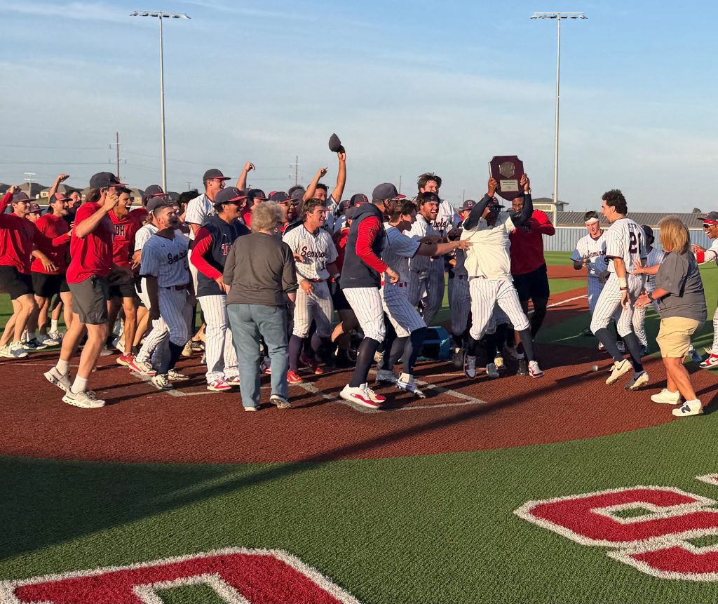 The SSC baseball team celebrates after winning the NJCAA DI South Central District Championship.